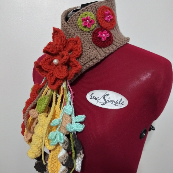 Handmade decorative neck warmer - Picture 2 of 12